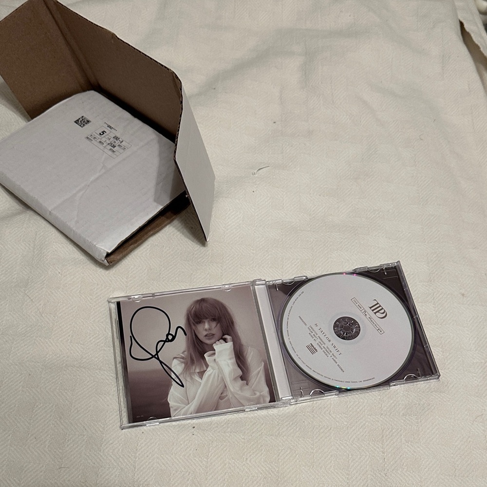 Taylor Swift signed TTPD cd